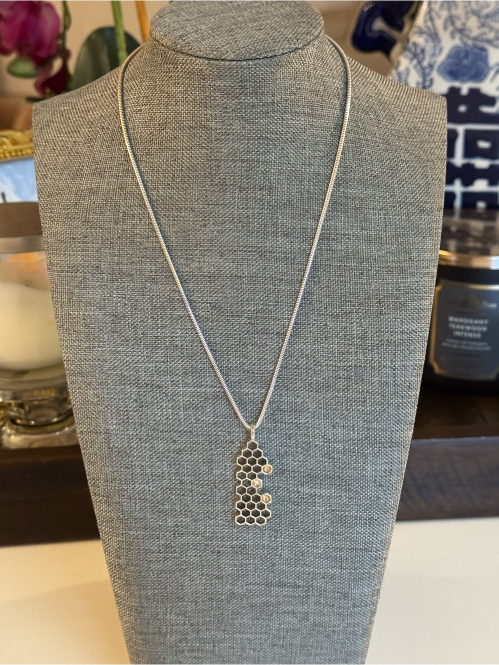 🩶💛 MIGNON FAGET STERLING SILVER BEE HIVE PENDAT AND CHAIN!💛💛